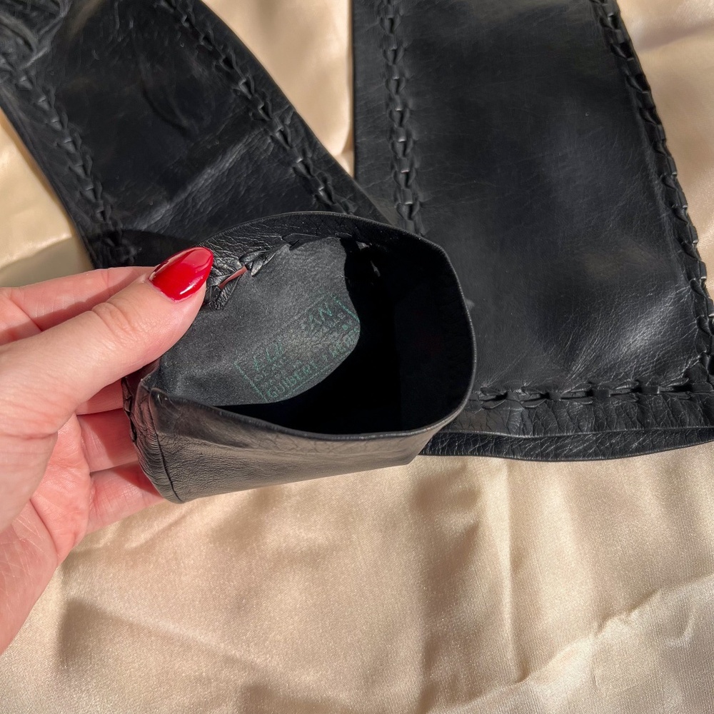 Vintage 1960s Black Leather Gloves With Stitching Details - Picture 4 of 8